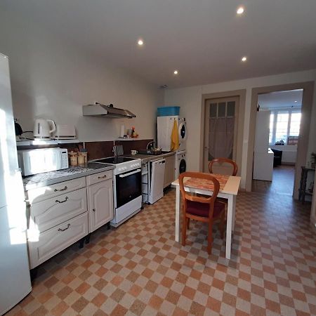 Le Plain Pied Sur Place Le Mêle-sur-Sarthe Eksteriør billede