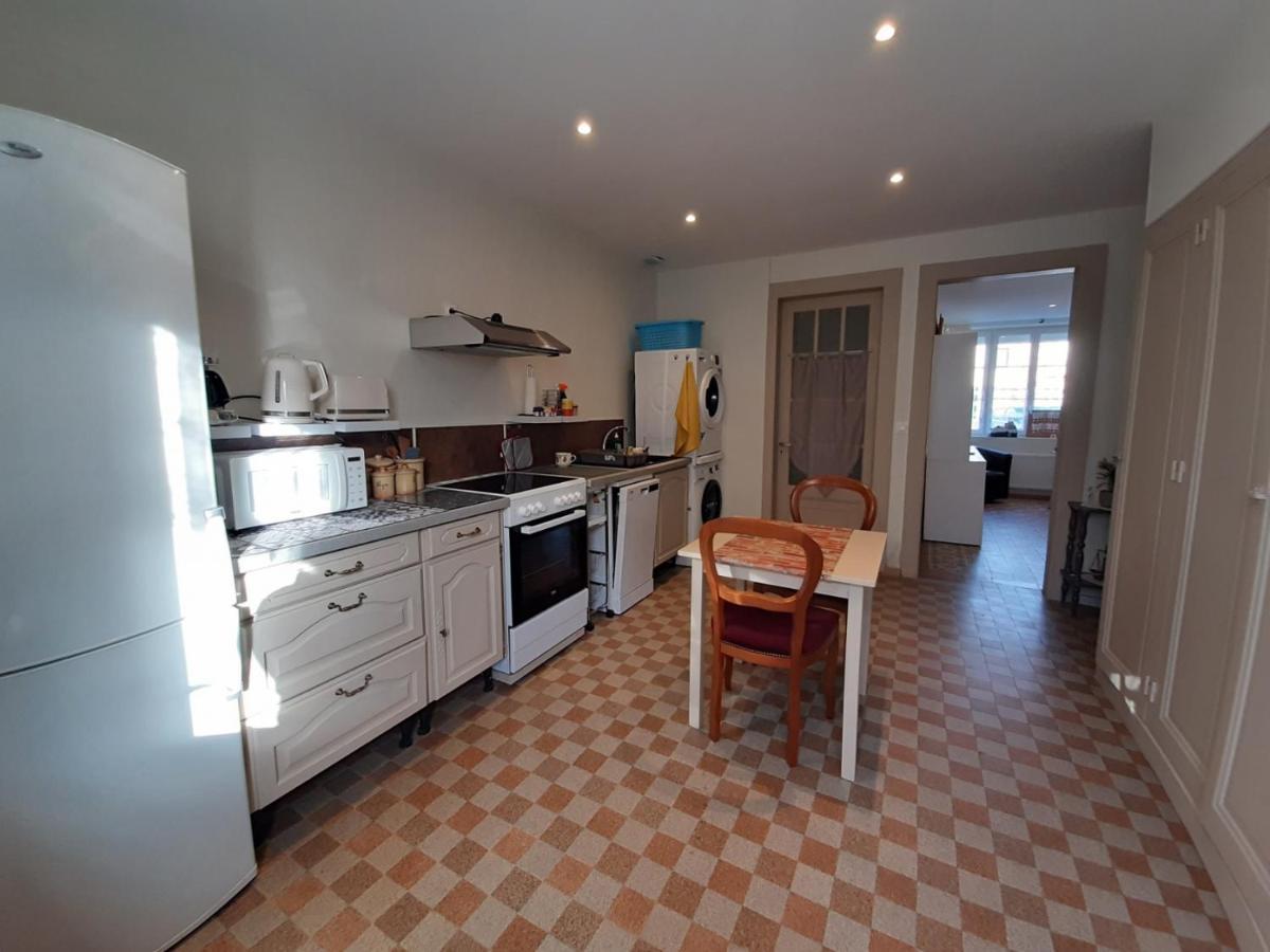 Le Plain Pied Sur Place Le Mêle-sur-Sarthe Eksteriør billede
