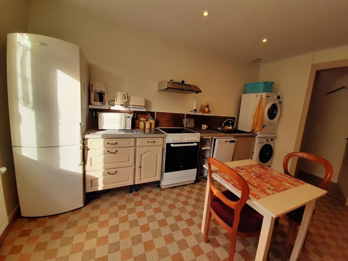 Le Plain Pied Sur Place Le Mêle-sur-Sarthe Eksteriør billede
